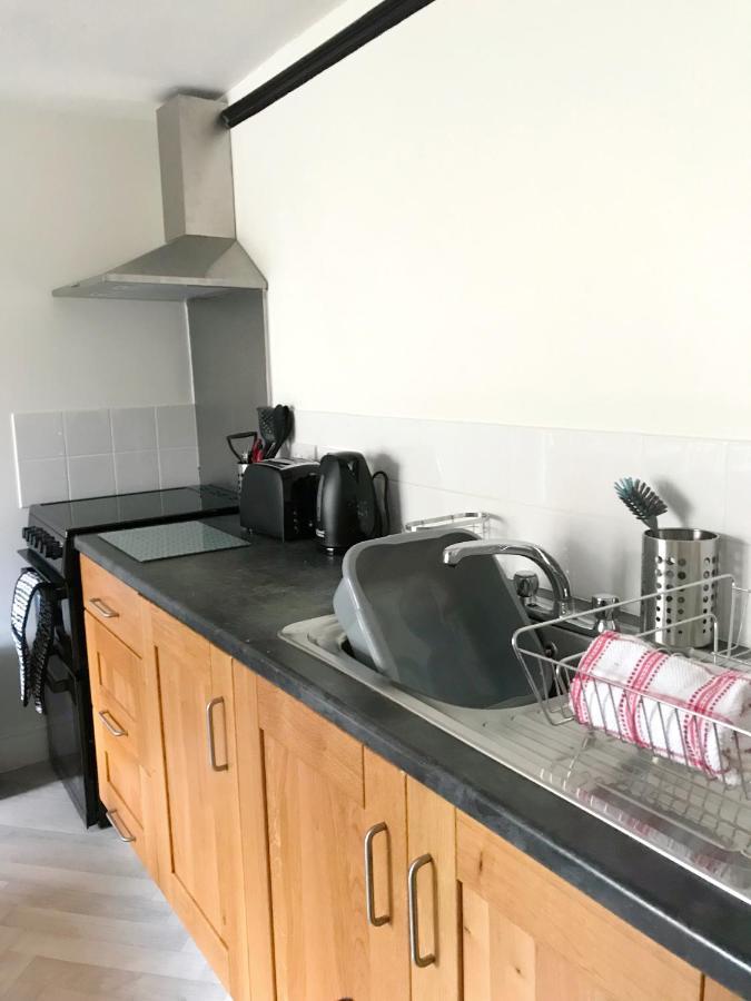 The Beach Hut - 1 Bedroom Apartment Near The Beach Bournemouth Eksteriør billede